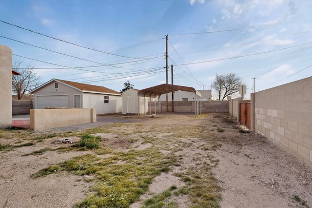 1124 La Poblana Road NW, Albuquerque, NM 87107