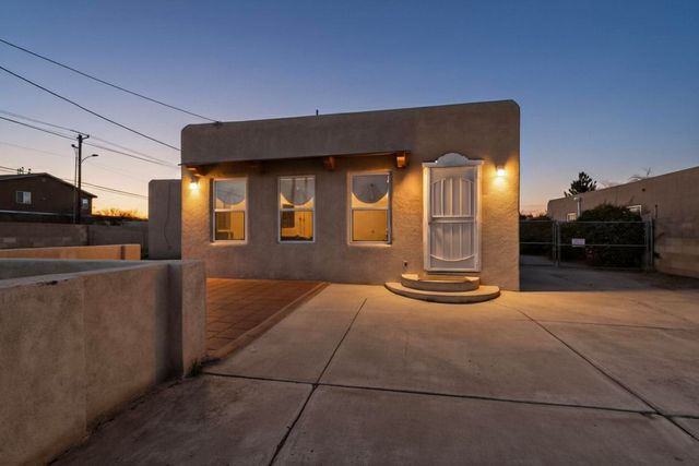 1124 La Poblana Road NW, Albuquerque, NM 87107