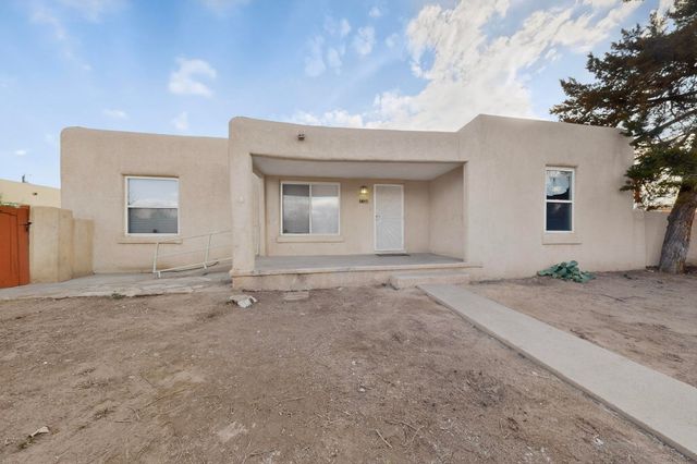 1124 La Poblana Road NW, Albuquerque, NM 87107