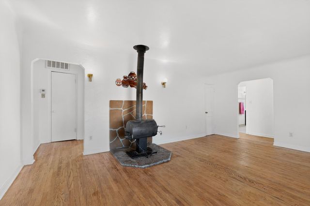 1124 La Poblana Road NW, Albuquerque, NM 87107