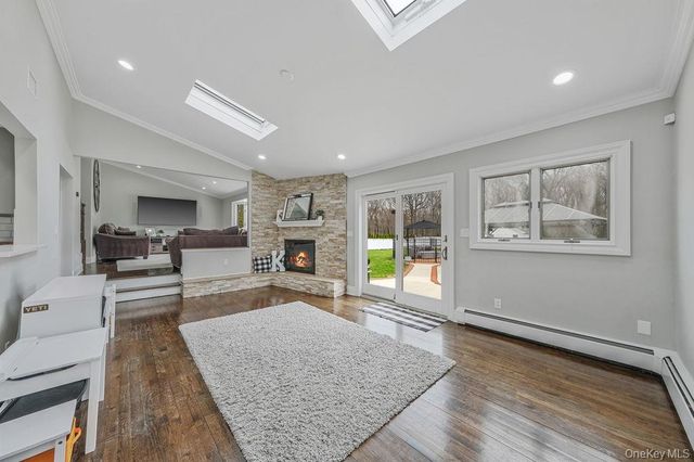 62 Randolph Drive, Dix Hills, NY 11746