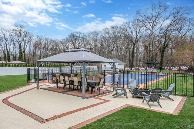 62 Randolph Drive, Dix Hills, NY 11746