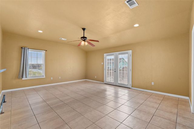 7108 E Hunter Drive, Hitchcock, TX 77563