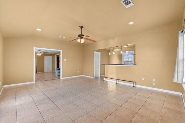7108 E Hunter Drive, Hitchcock, TX 77563