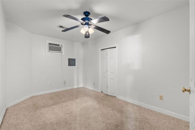 7108 E Hunter Drive, Hitchcock, TX 77563
