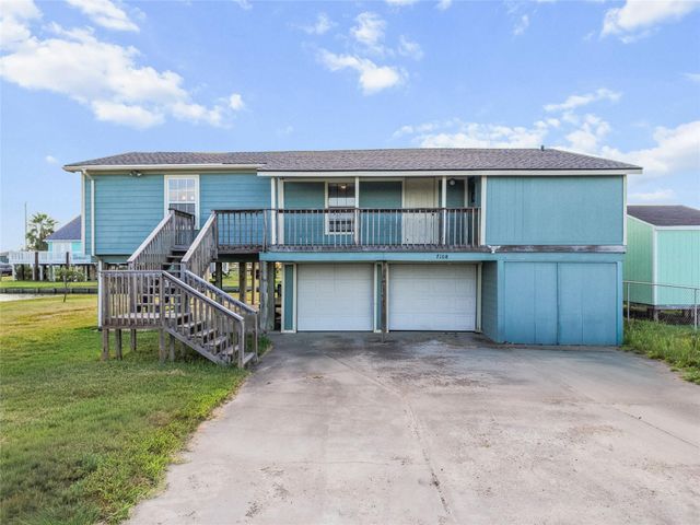 7108 E Hunter Drive, Hitchcock, TX 77563