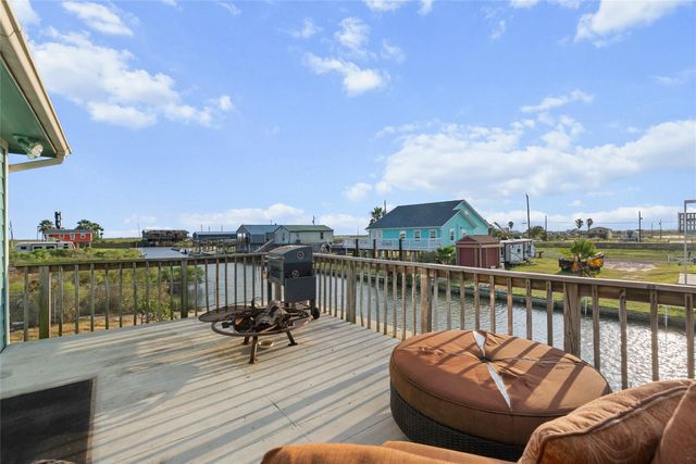 7108 E Hunter Drive, Hitchcock, TX 77563