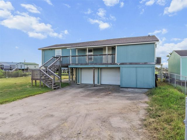 7108 E Hunter Drive, Hitchcock, TX 77563