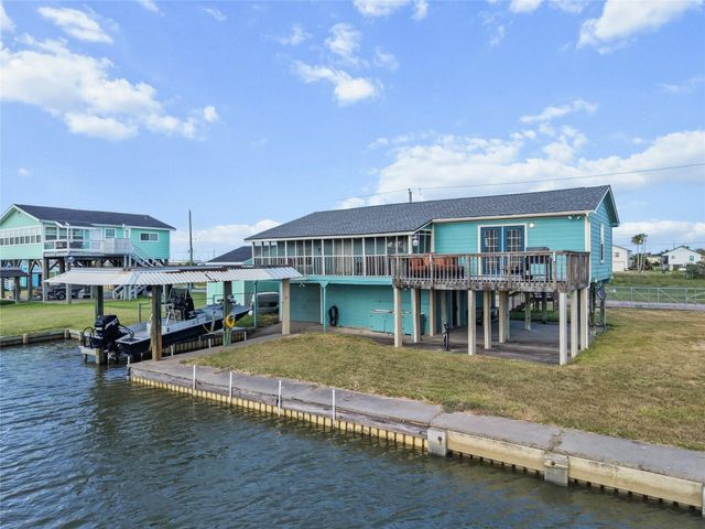 7108 E Hunter Drive, Hitchcock, TX 77563