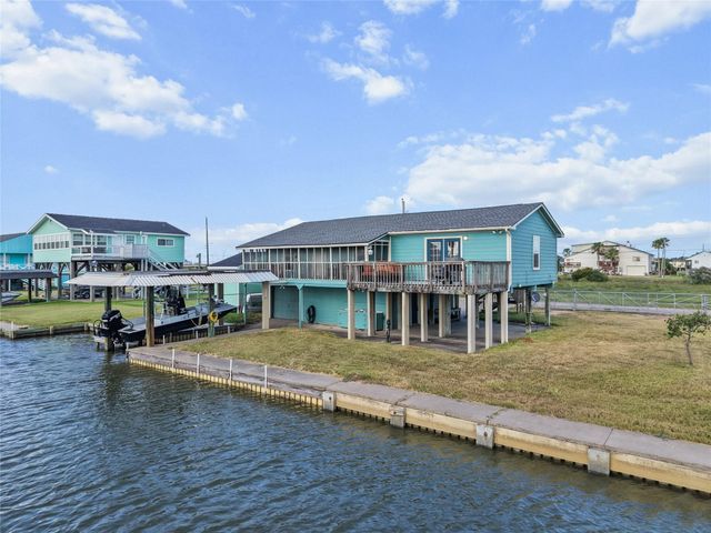 7108 E Hunter Drive, Hitchcock, TX 77563