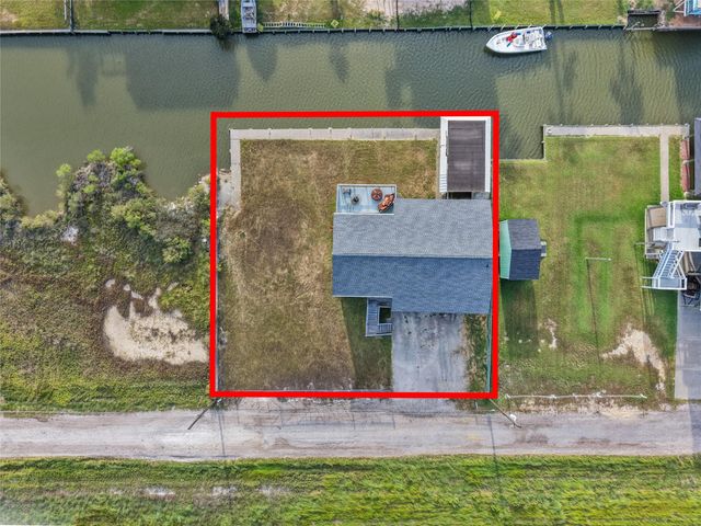 7108 E Hunter Drive, Hitchcock, TX 77563