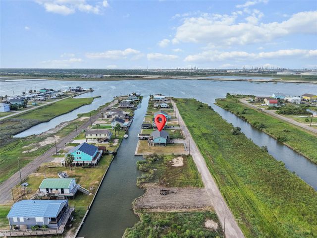 7108 E Hunter Drive, Hitchcock, TX 77563