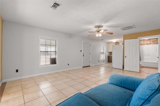 7108 E Hunter Drive, Hitchcock, TX 77563