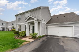310 Cascade Lane 310, Oswego, IL 60543