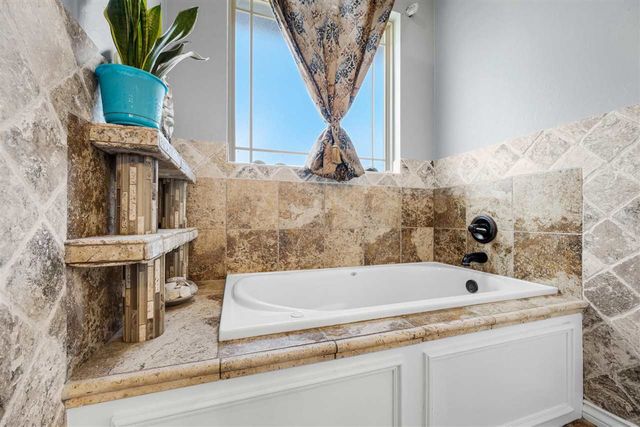 802 Waverly Way, Elgin, OK 73538