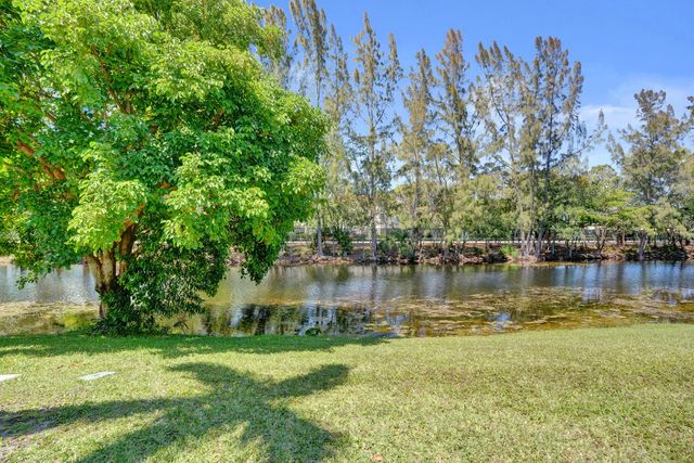 392 Durham Circle M, Deerfield Beach, FL 33442