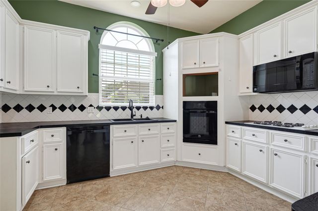 110 Regal Lane, Liberty, TX 77575