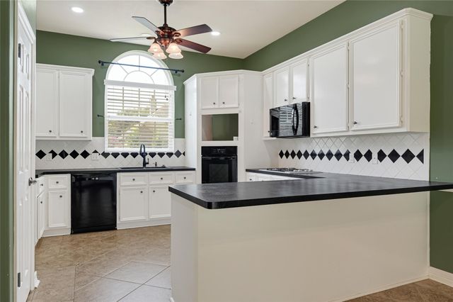 110 Regal Lane, Liberty, TX 77575