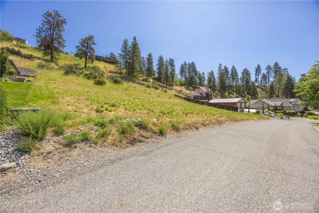 2870 Lakeshore Drive, Manson, WA 98831