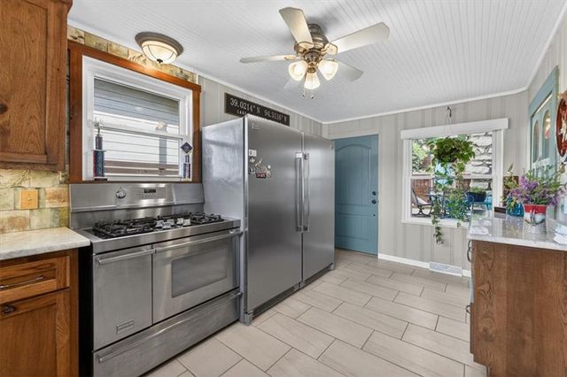 25 Beach Drive, Lake Tapawingo, MO 64015