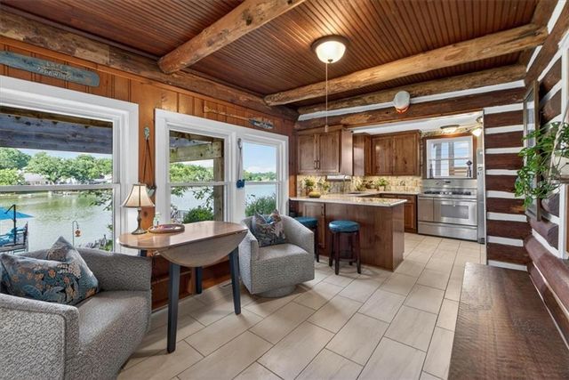 25 Beach Drive, Lake Tapawingo, MO 64015