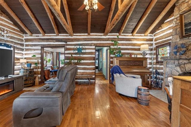 25 Beach Drive, Lake Tapawingo, MO 64015