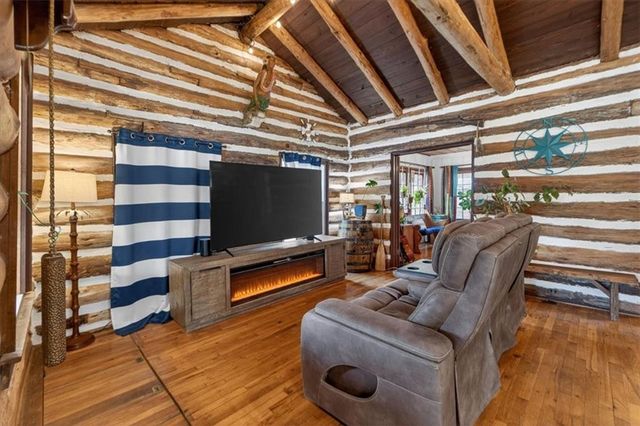 25 Beach Drive, Lake Tapawingo, MO 64015