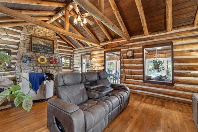 25 Beach Drive, Lake Tapawingo, MO 64015
