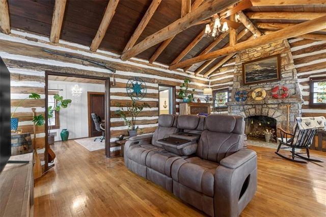 25 Beach Drive, Lake Tapawingo, MO 64015