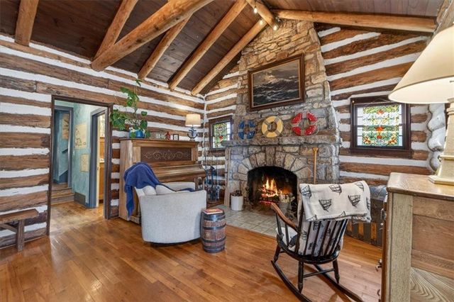 25 Beach Drive, Lake Tapawingo, MO 64015