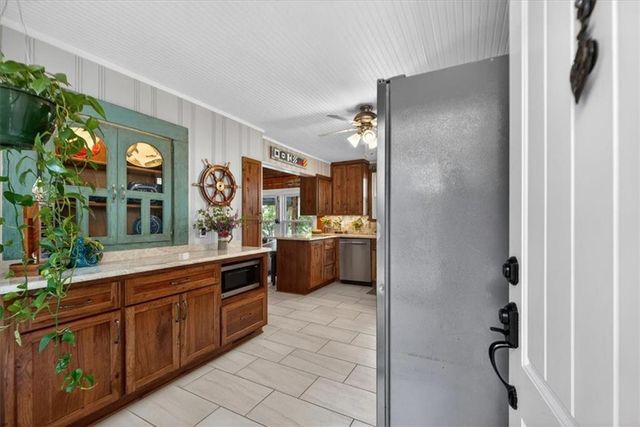 25 Beach Drive, Lake Tapawingo, MO 64015