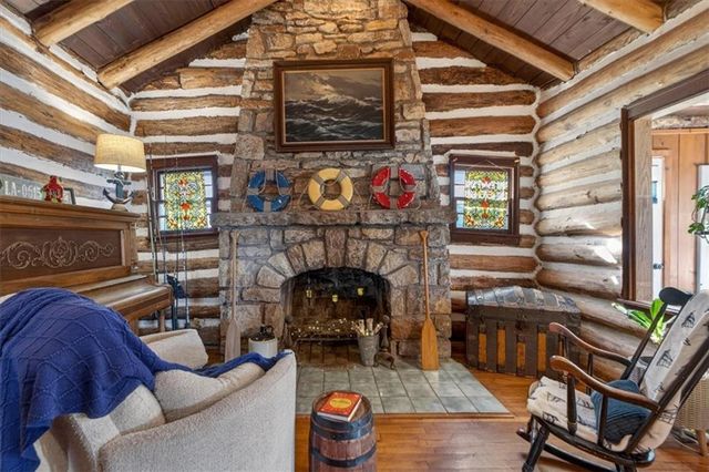 25 Beach Drive, Lake Tapawingo, MO 64015