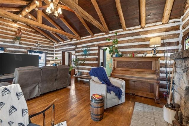 25 Beach Drive, Lake Tapawingo, MO 64015