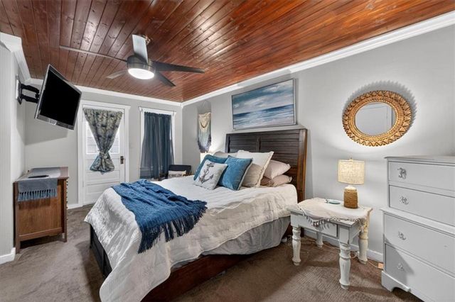 25 Beach Drive, Lake Tapawingo, MO 64015