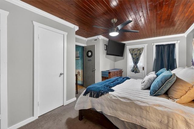 25 Beach Drive, Lake Tapawingo, MO 64015