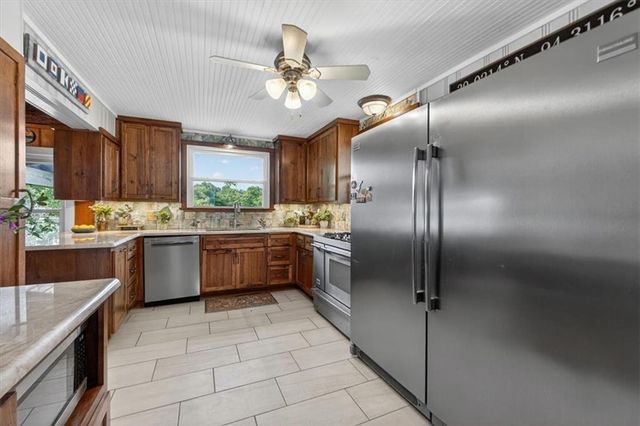 25 Beach Drive, Lake Tapawingo, MO 64015