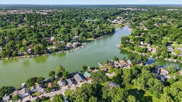 25 Beach Drive, Lake Tapawingo, MO 64015
