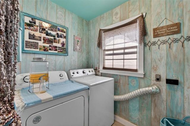 25 Beach Drive, Lake Tapawingo, MO 64015
