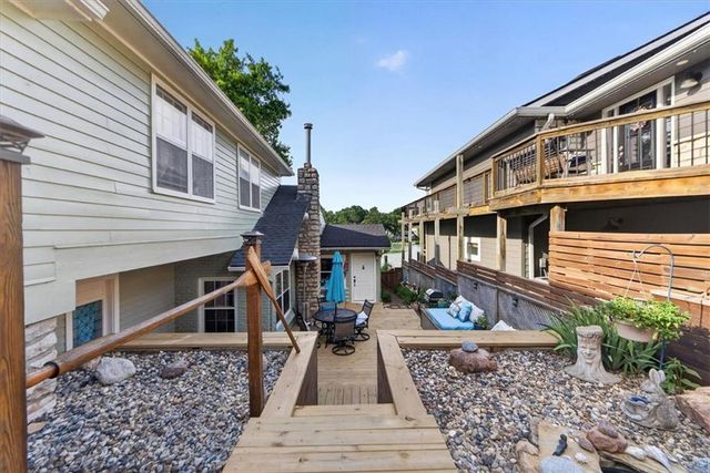 25 Beach Drive, Lake Tapawingo, MO 64015