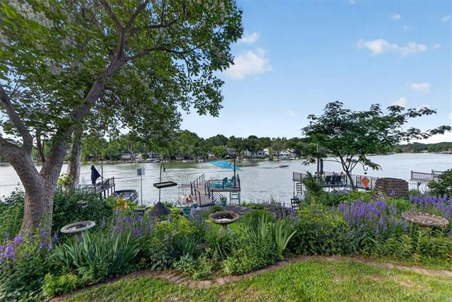 25 Beach Drive, Lake Tapawingo, MO 64015