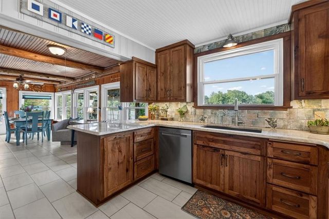 25 Beach Drive, Lake Tapawingo, MO 64015