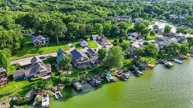 25 Beach Drive, Lake Tapawingo, MO 64015