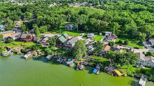 25 Beach Drive, Lake Tapawingo, MO 64015
