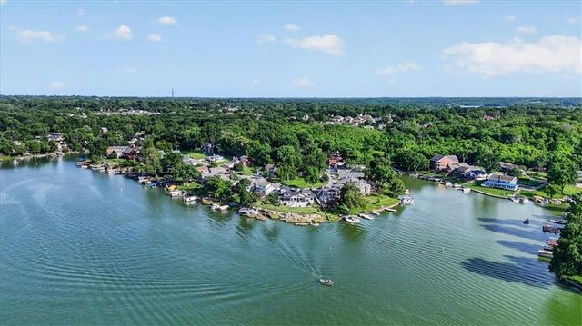 25 Beach Drive, Lake Tapawingo, MO 64015
