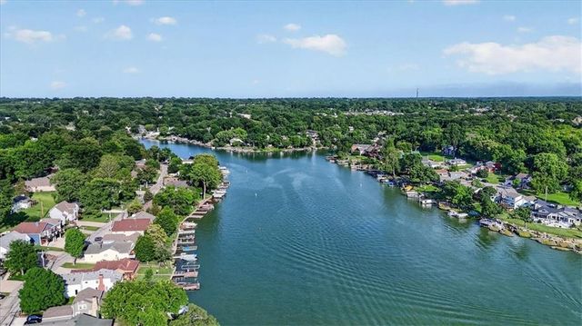 25 Beach Drive, Lake Tapawingo, MO 64015