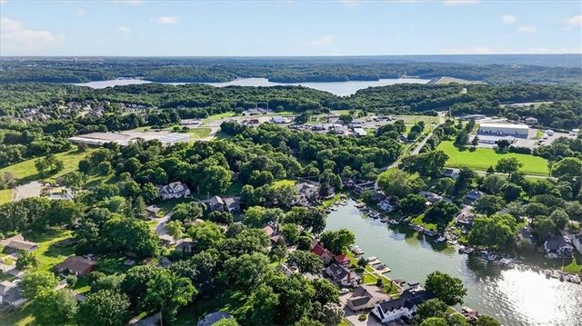 25 Beach Drive, Lake Tapawingo, MO 64015