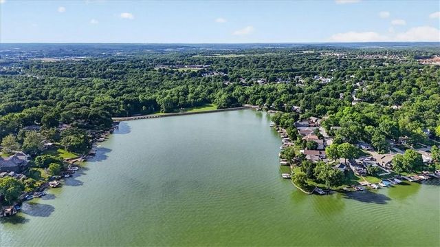 25 Beach Drive, Lake Tapawingo, MO 64015