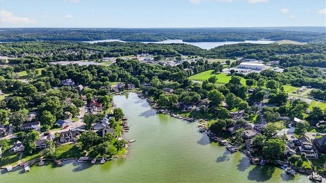 25 Beach Drive, Lake Tapawingo, MO 64015