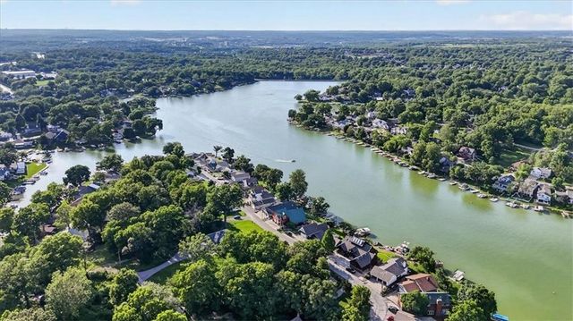 25 Beach Drive, Lake Tapawingo, MO 64015