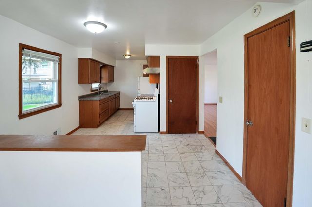 7016 Oliver Circle N, Brooklyn Center, MN 55430